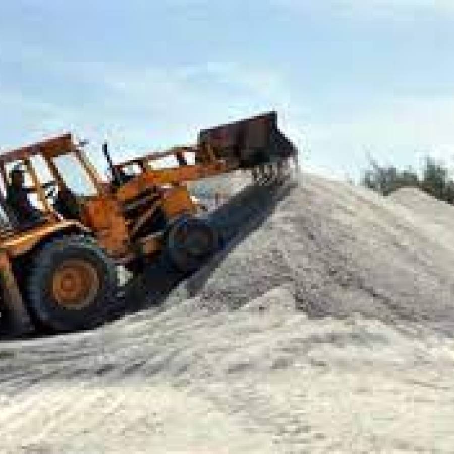 Extracción de sal marca buen paso en salina de Santa Lucía, Nuevitas