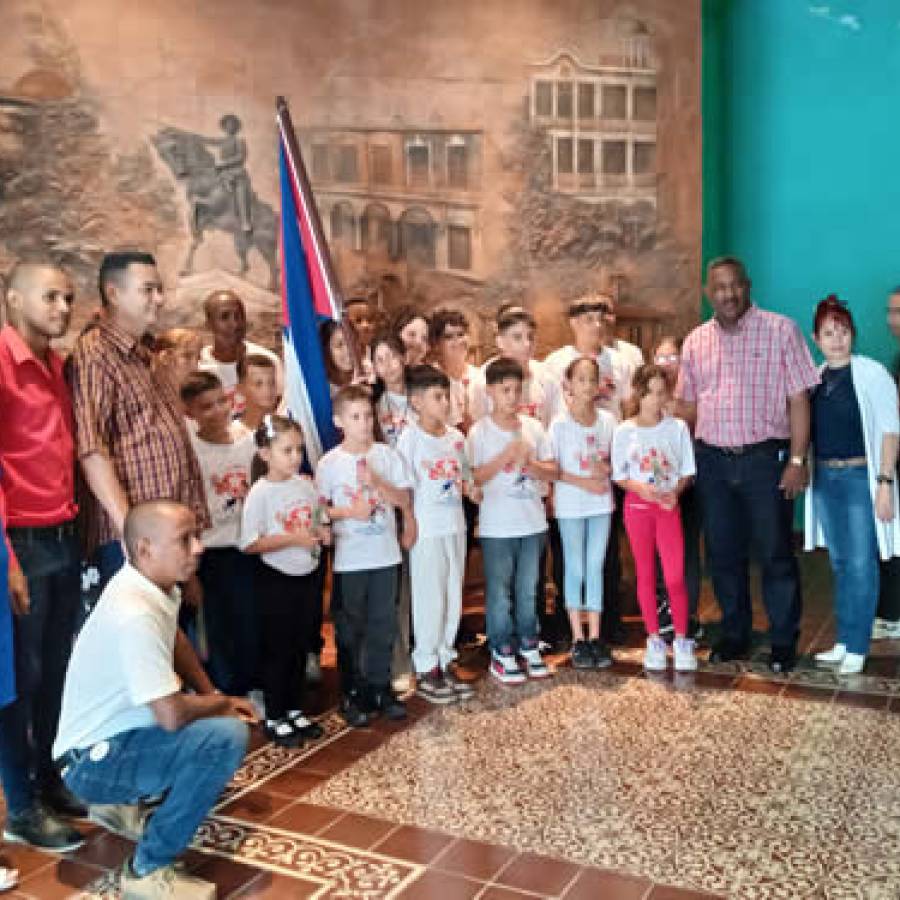 Abanderan delegación de Camagüey a la Asamblea Nacional de los pioneros (+ Fotos)