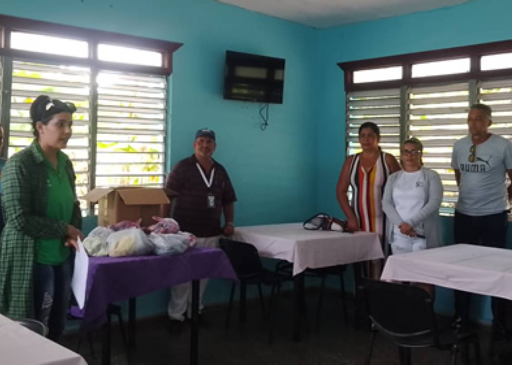 Trabajadores del sector petrolero de Nuevitas festejan su día con agasajo a ancianos (+ Fotos)