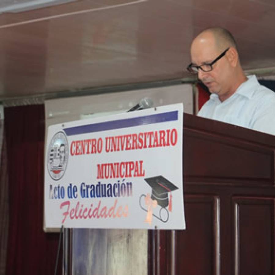 Gradúa Centro Universitario de Nuevitas a nuevos licenciados e ingenieros (+ Post)