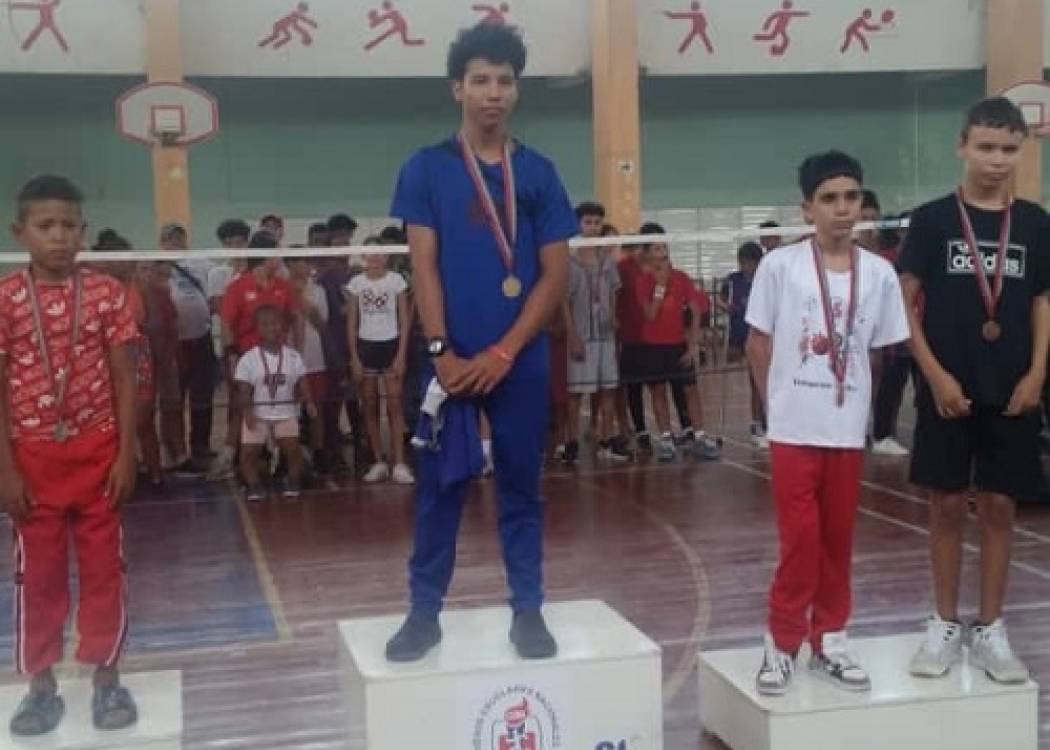 Alcanza medalla de bronce en competencia deportiva escolar Christopher Roelmer Pérez Castro (+ Post)