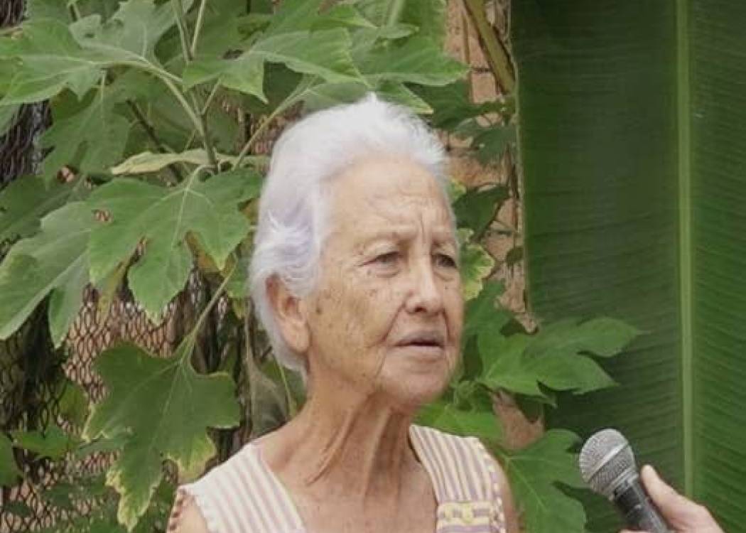 Con 81 años de edad Esther Cristina Téllez cultiva la tierra (+ Fotos)