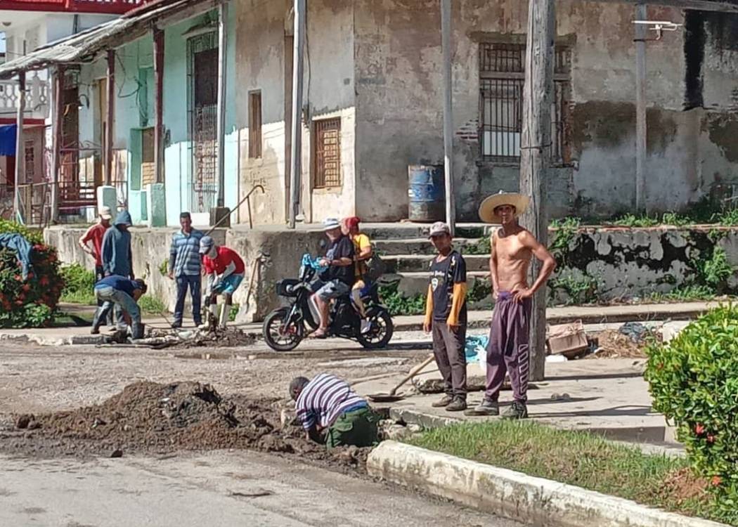 Consejo de Defensa de Nuevitas ante la tormenta tropical Melissa