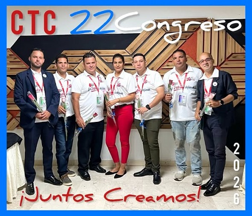 El joven nuevitero Ángel Ferrera Varela en el XXII Congreso de la Central de Trabajadores de Cuba. (Tercero de derecha a izquierda)