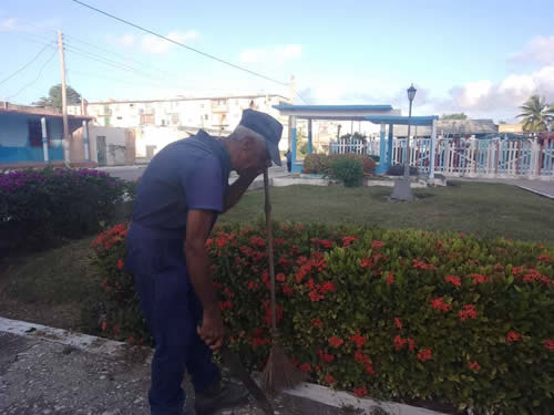 Servicios Comunales, razón de ser de valiosos trabajadores de Nuevitas (+ Audio y Fotos).