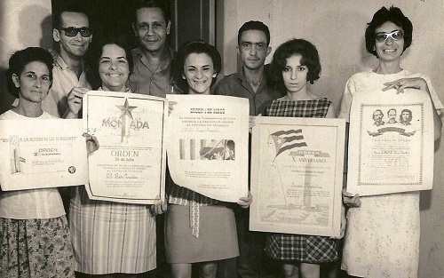 Equipo radial, de izquierda a derecha: Lucas Cortada, Varona, Jacinto González, de izquierda a derecha: Esterbina Soto, Serafina de Quesada, Nelida Padrón, Nancy Fernández y Regina Vergara.