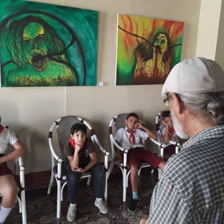 Arte y verano de las manos en Nuevitas (+ Audio)