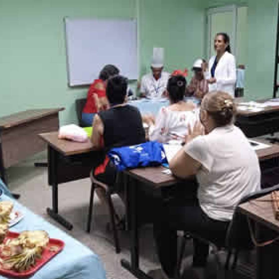 Amplia participación en Evento de Mujeres Creadores en Termoeléctrica de Nuevitas (+ Post)