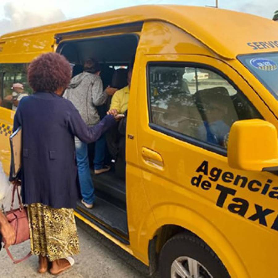 Favorable acogida en Camagüey a servicio de nuevos microbuses (+ Fotos)