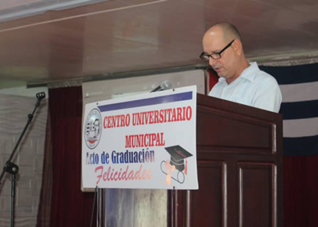 Gradúa Centro Universitario de Nuevitas a nuevos licenciados e ingenieros (+ Post)