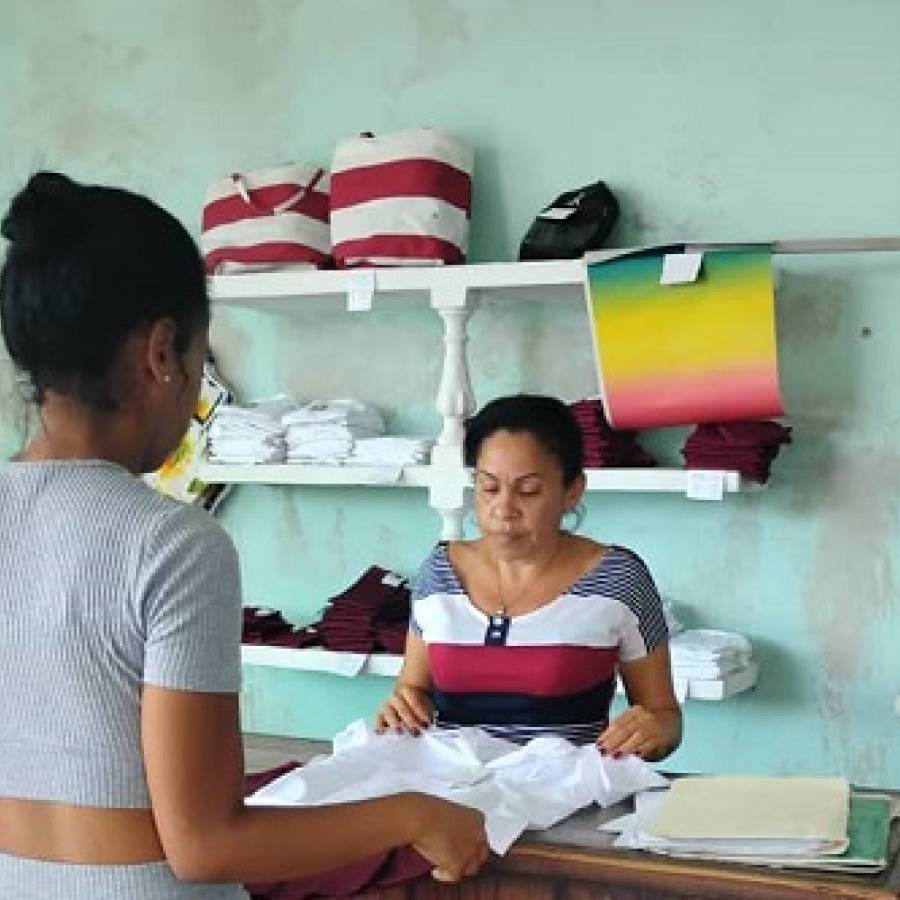 Avanza en Nuevitas venta de uniformes escolares