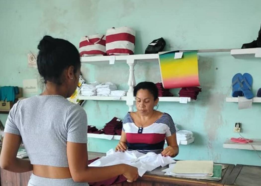 Avanza en Nuevitas venta de uniformes escolares