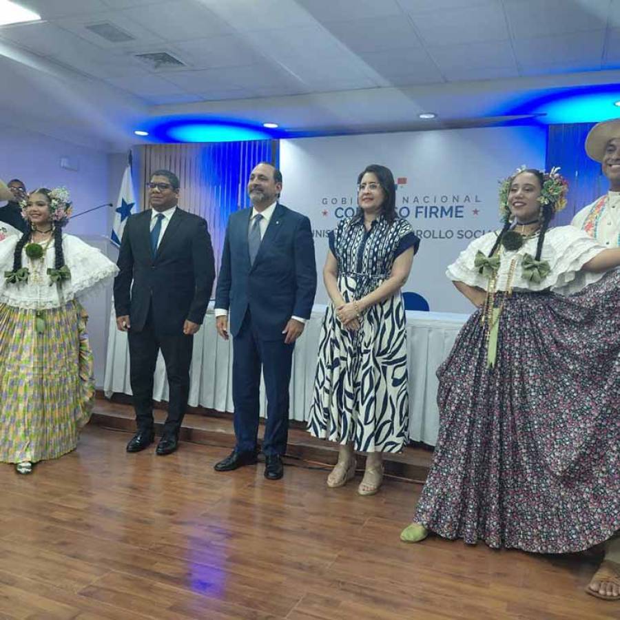 Resaltan en Panamá alcances de alfabetización con ayuda de Cuba