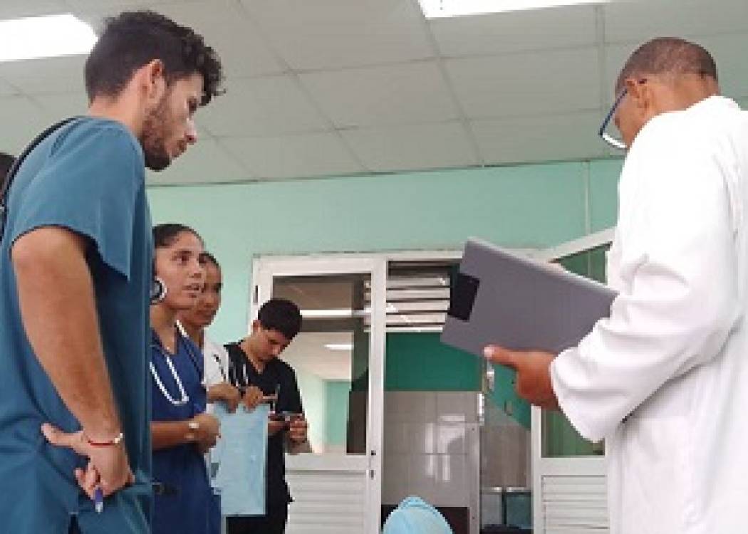 Preparación desde la academia y entrega diaria: valerosos médicos camagüeyanos (+ Fotos)
