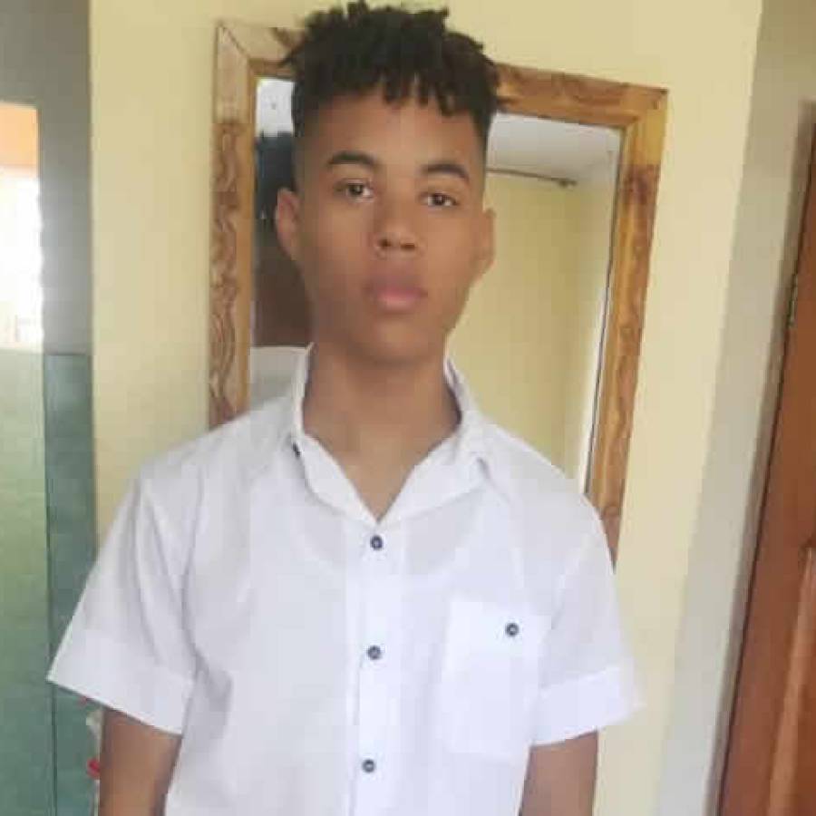 Obtiene estudiante nuevitero medalla de plata en olimpiada de Matemática (+ Fotos)