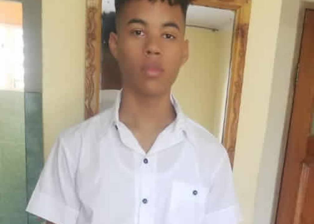 Obtiene estudiante nuevitero medalla de plata en olimpiada de Matemática (+ Fotos)