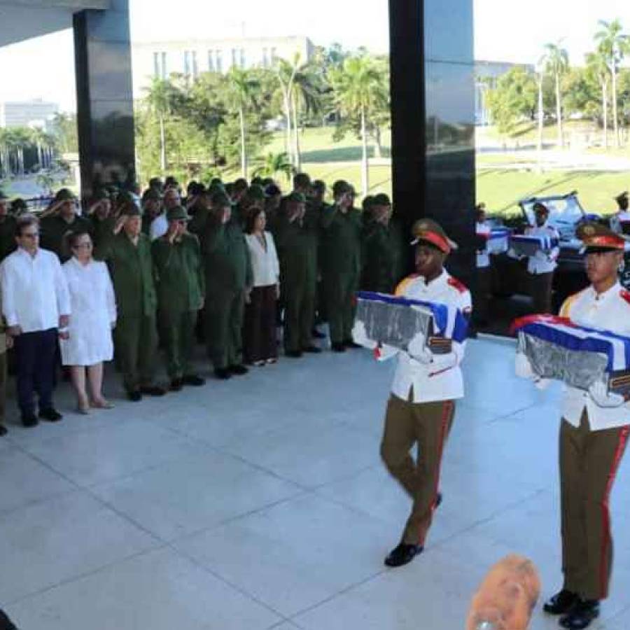 Pueblo cubano despide a combatientes caídos en agresión de EEUU