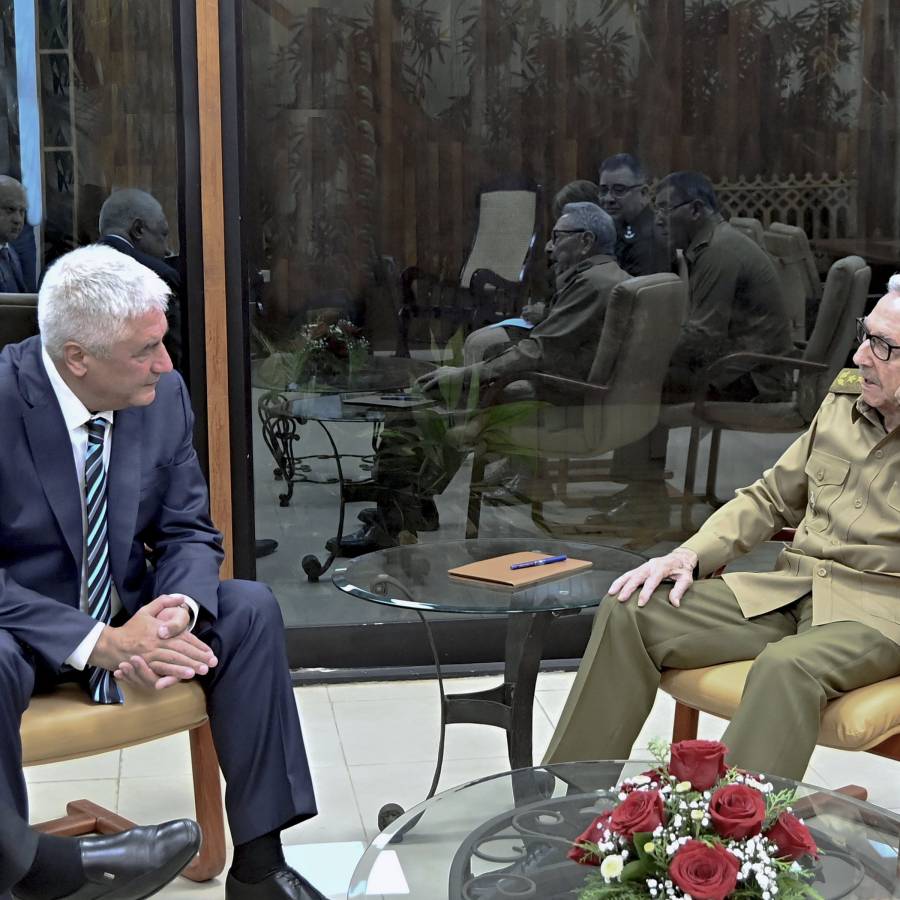 Dialoga Raúl Castro con Ministro del Interior de Rusia