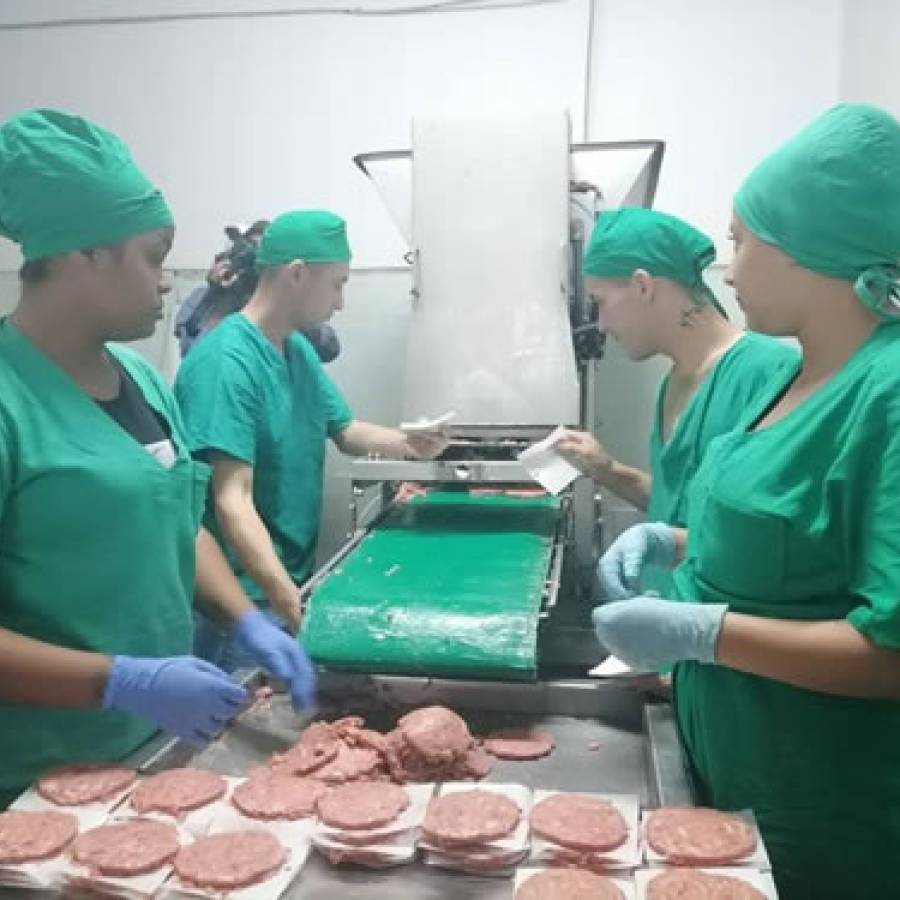  Trabajadores camagüeyanos en jornada festiva de su organización