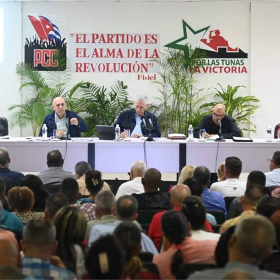 Participa Díaz-Canel en plenos partidistas de Camagüey y Las Tunas
