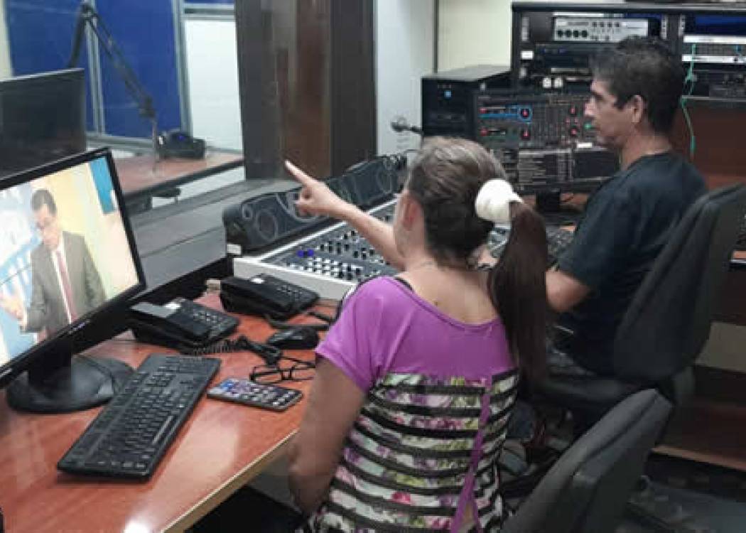 Radio Nuevitas: la voz que late junto al mar