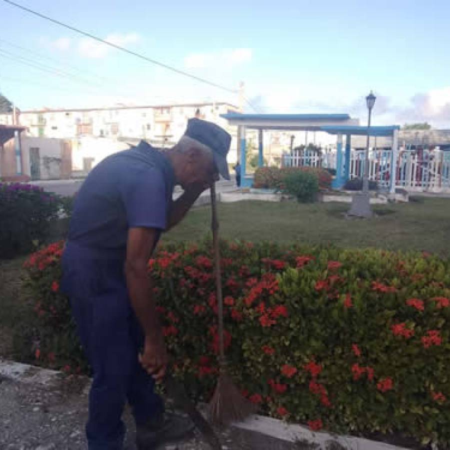 Servicios Comunales, razón de ser de valiosos trabajadores de Nuevitas (+ Audio y Fotos)