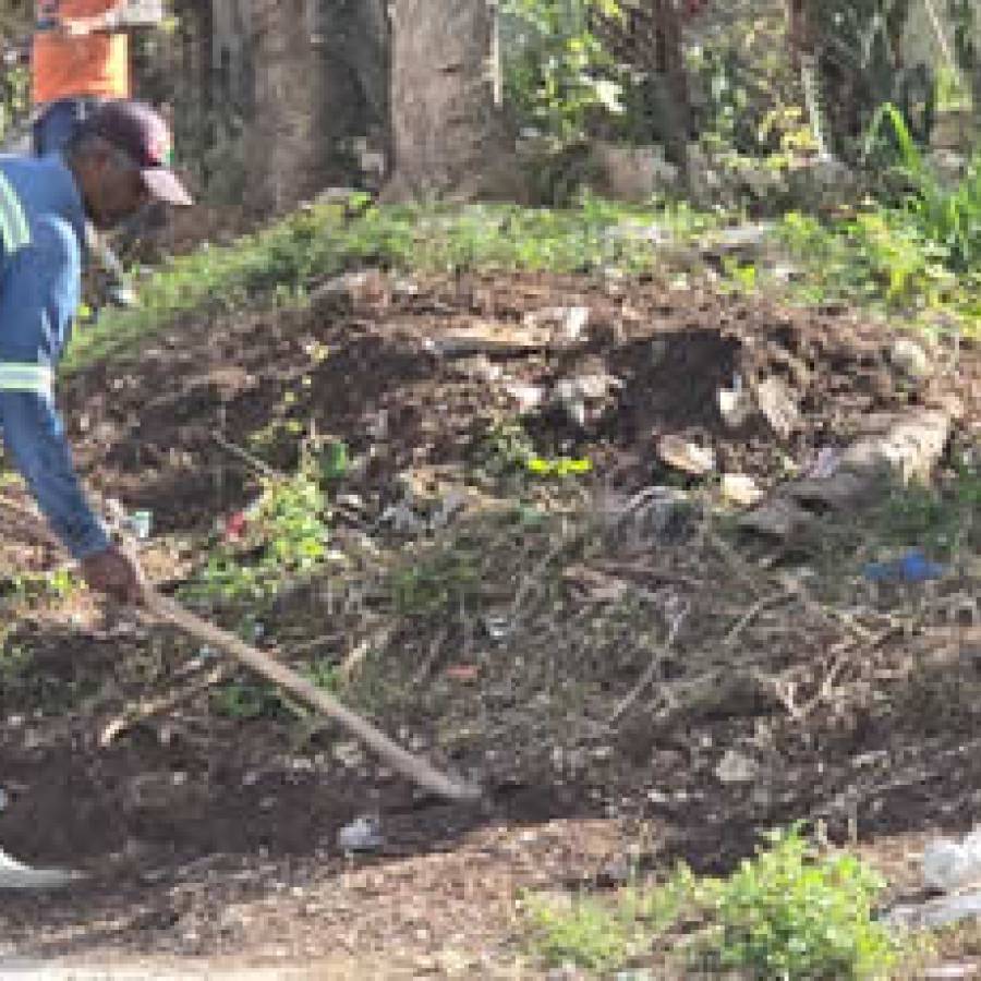 Contribuye proyecto TransNuBet a la limpieza de la ciudad de Nuevitas (+ Audio y Fotos)