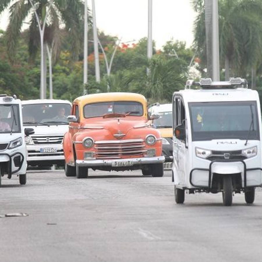 Otorgan en Cuba, de forma temporal, licencias a vehículos eléctricos