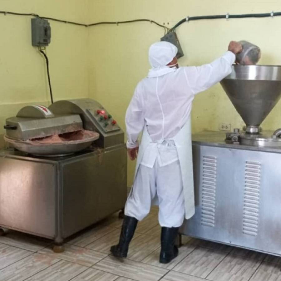 Celebran en Nuevitas Día del Trabajador de la Industria Pesquera