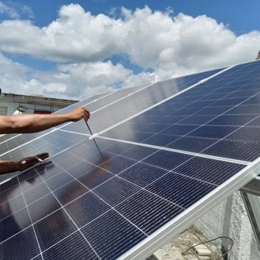 Fortalecida Radio Nuevitas con energía solar (+ Audio y Post)