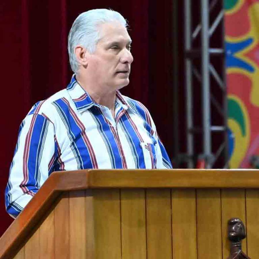 Participa Díaz-Canel en premiación a héroes del trabajo de Cuba