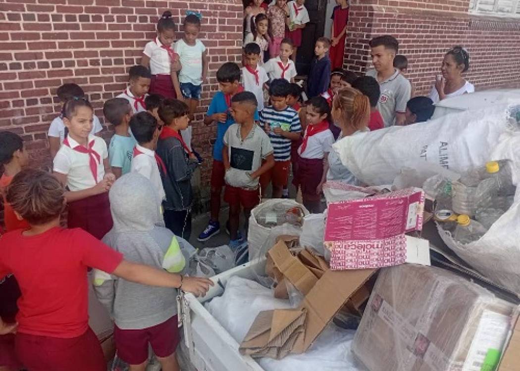 Trabajo en equipo: éxito de la Unidad Empresarial de Base Recuperación en Nuevitas (+ Fotos)