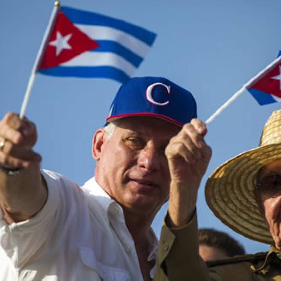 Presidente cubano afirma que Raúl Castro es “insustituible”