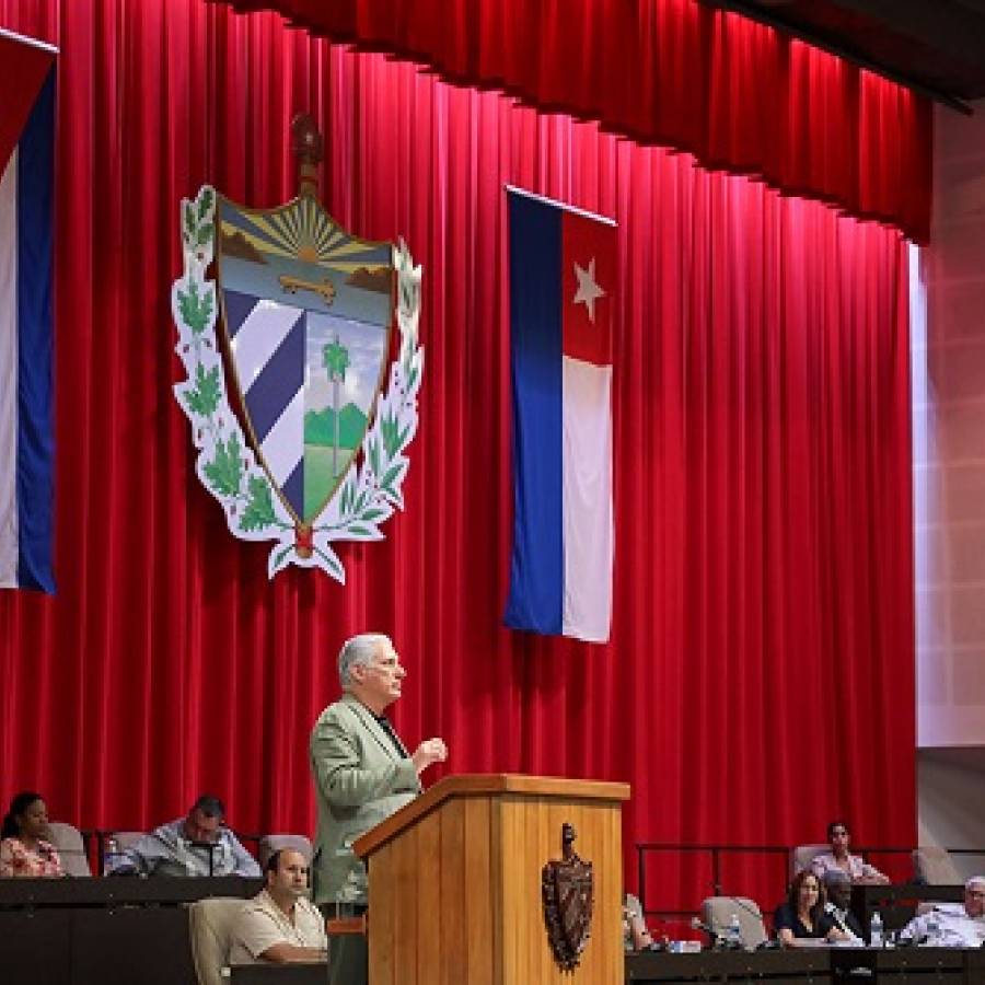 Díaz-Canel: Cuba vive las horas más difíciles y tenemos el deber de salvarla