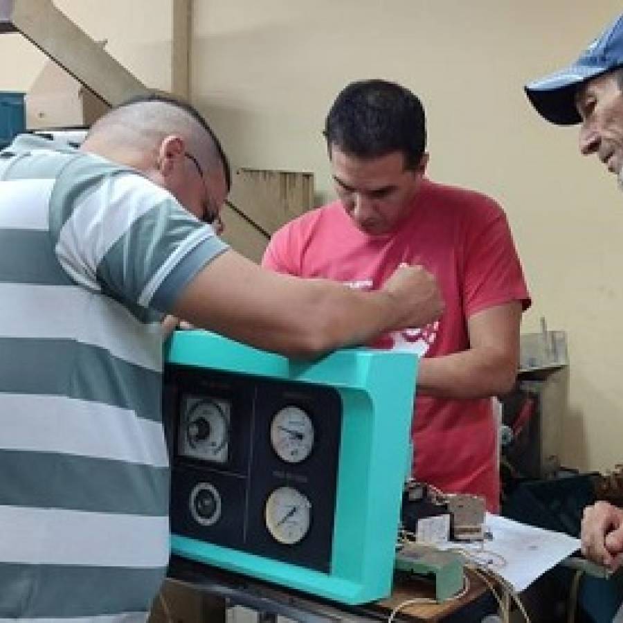 Centro Provincial de Electromedicina de Camagüey recupera equipos esenciales para la atención médica