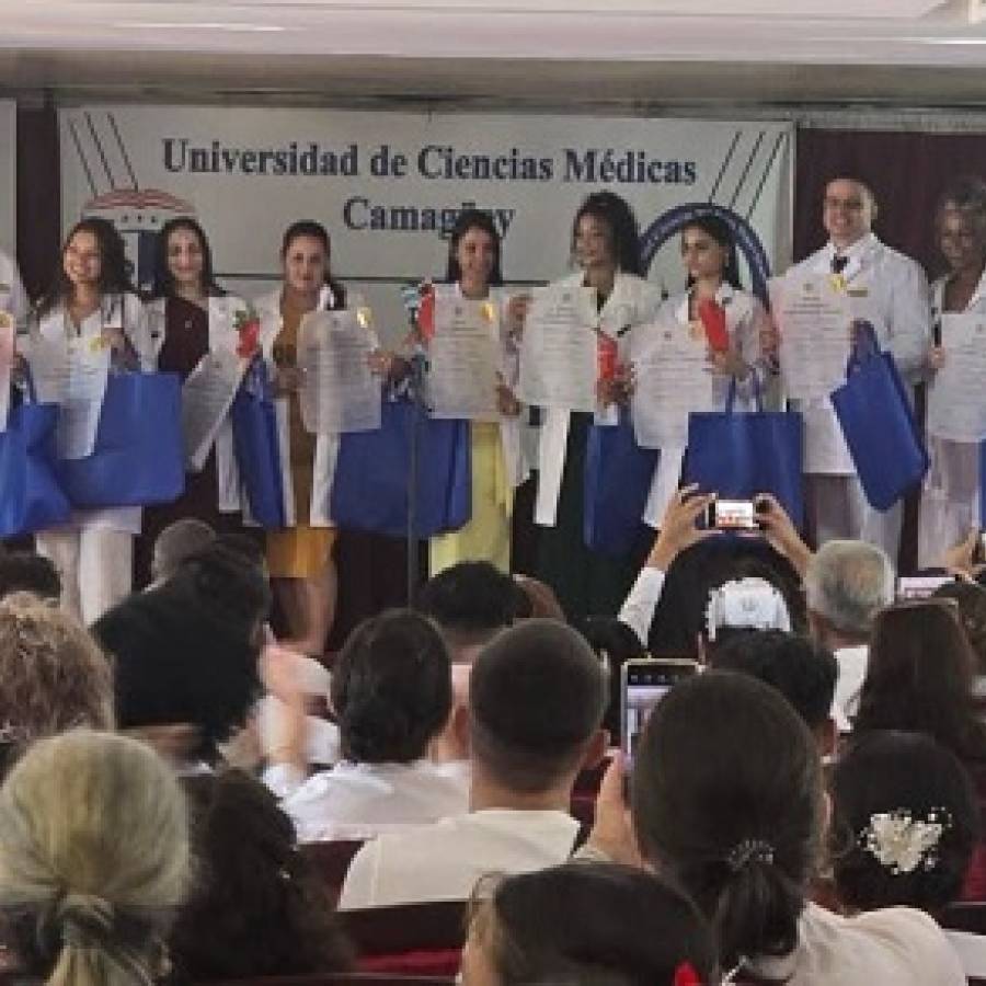 Gradúan en Nuevitas a cerca de 50 nuevos profesionales de la salud (+ Post)