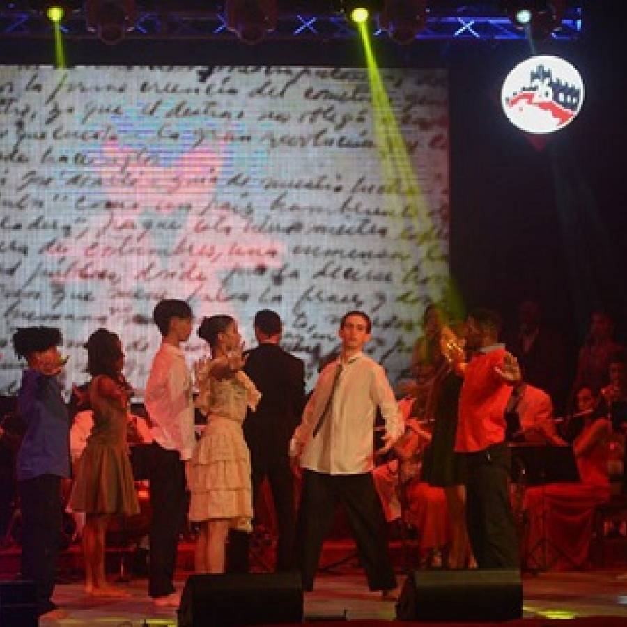 Asiste Miguel Díaz-Canel a gala cultural por el 26 de Julio