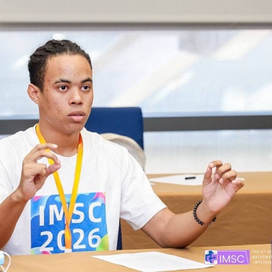 Números que llevan lejos: la aventura matemática de Yeison Davy en China (+ Audio, Posts y Video)