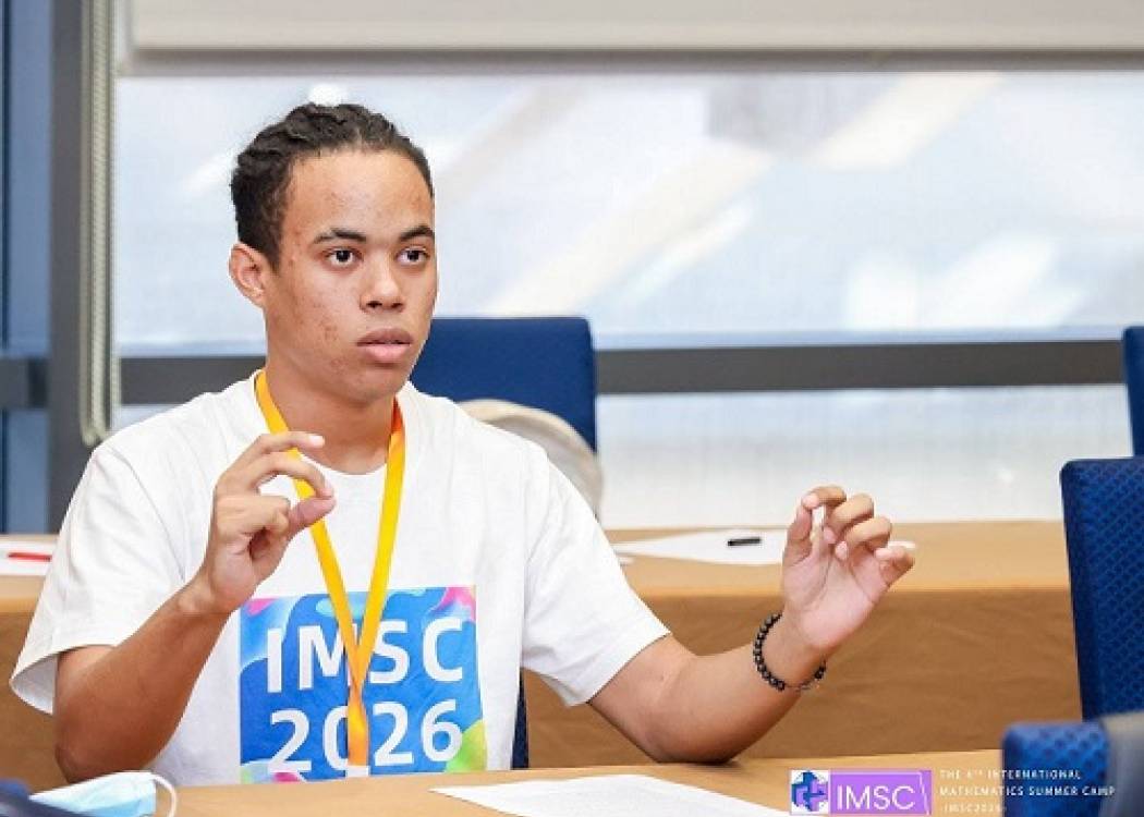 Números que llevan lejos: la aventura matemática de Yeison Davy en China (+ Audio, Posts y Video)