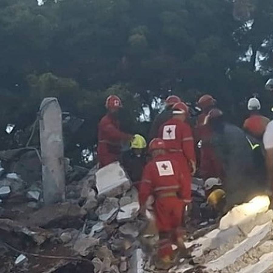 Continúan labores de rescate en escuela con desplome parcial en Cuba